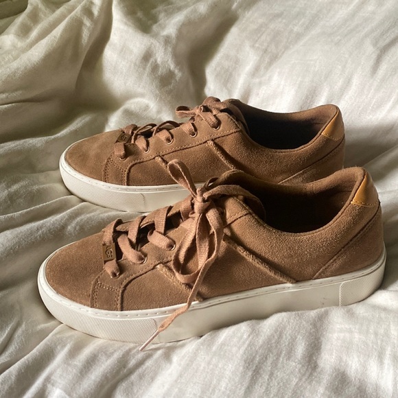 Brown UGG low chunk shoes - Picture 1 of 5